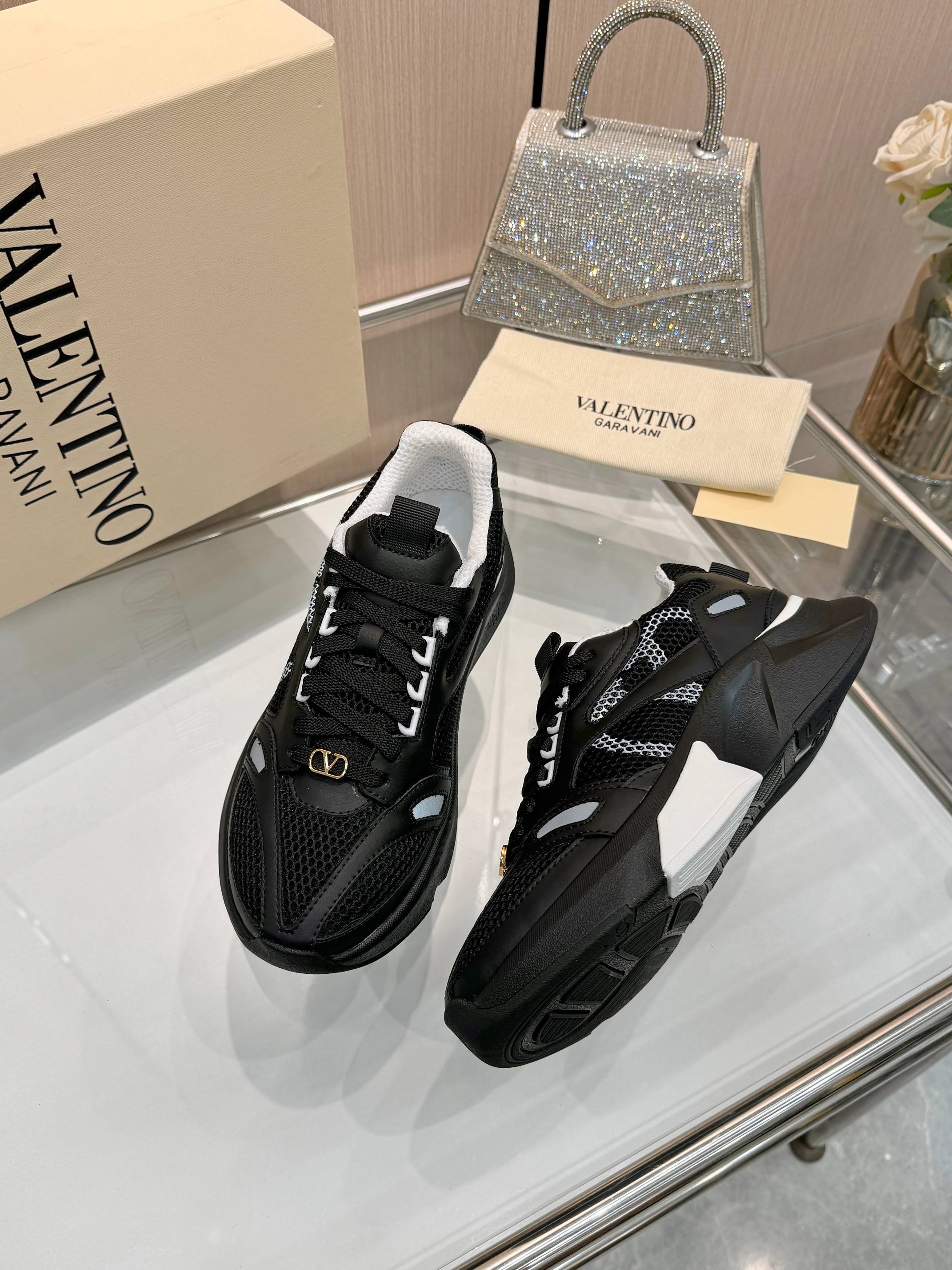 VT 26s Demivee Signature Sneakers White Black Mesh 943075
