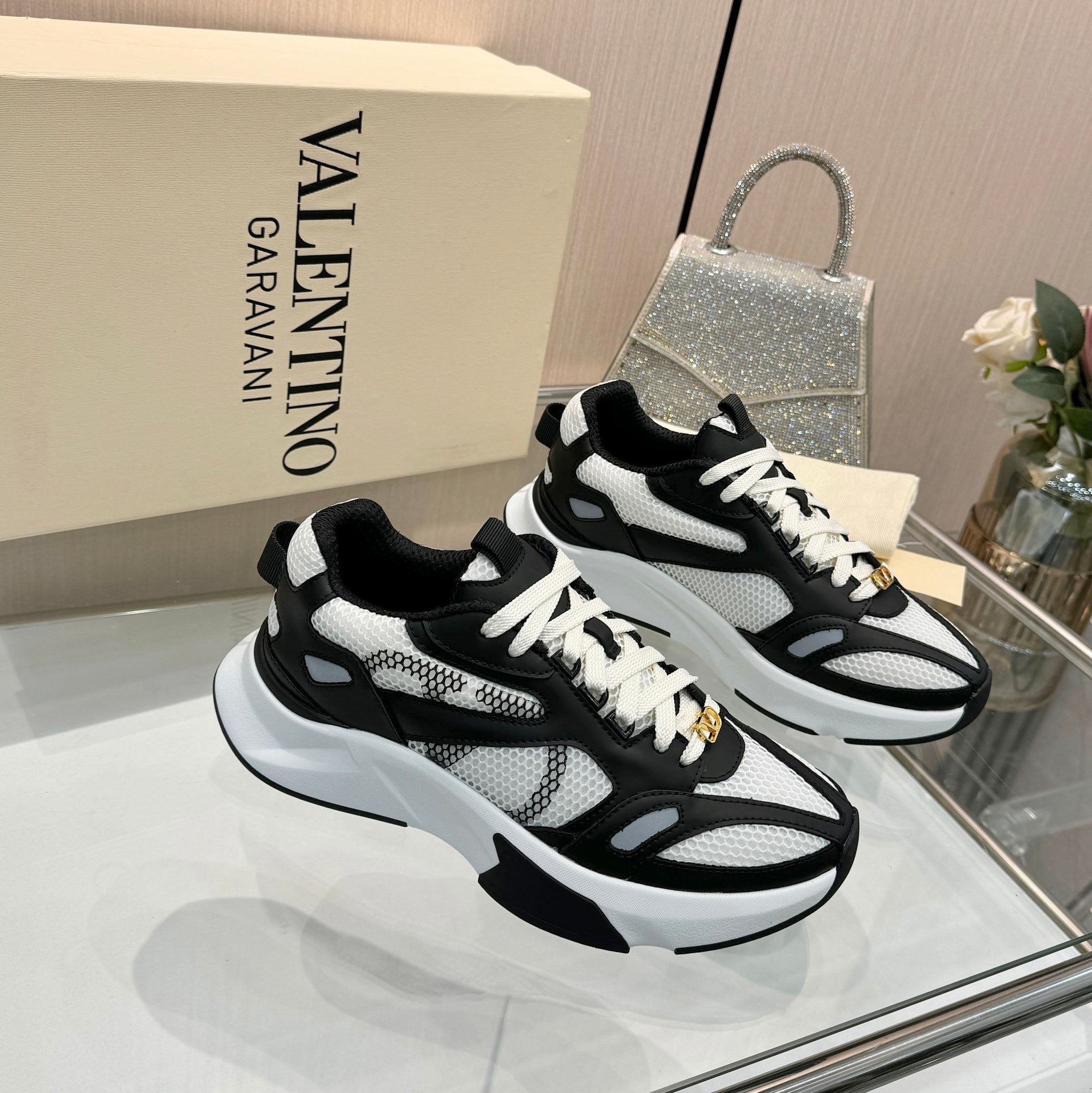 VT 26s Demivee Signature Sneakers White Black Mesh 943077