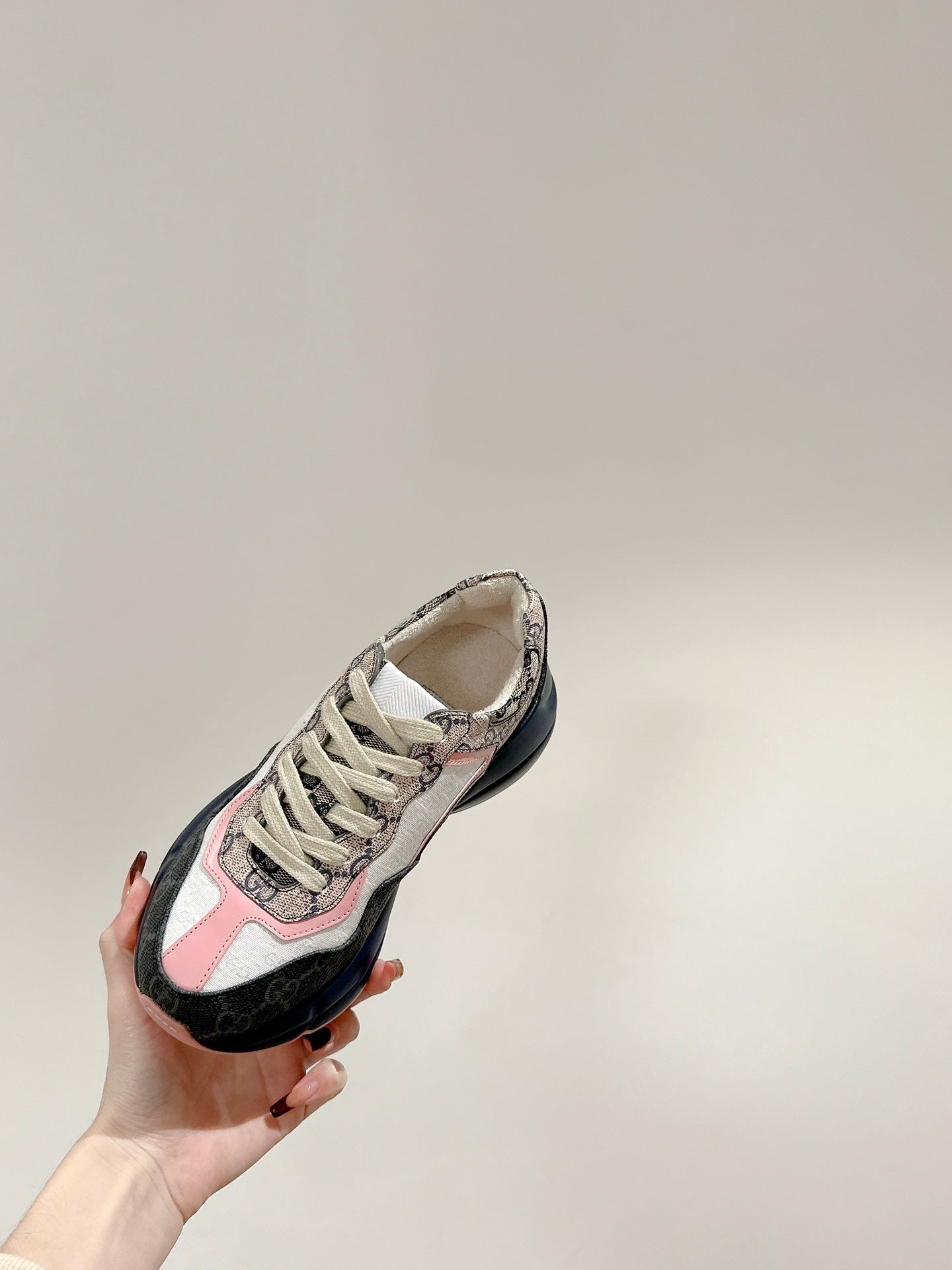 GG RHYTON TRAINER CHARCOAL AND WHITE CALFSKIN