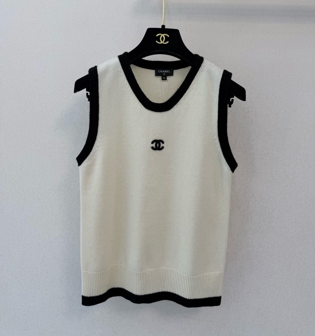 Chanel 26s Contrast Trim Knit Vest Off White 450771