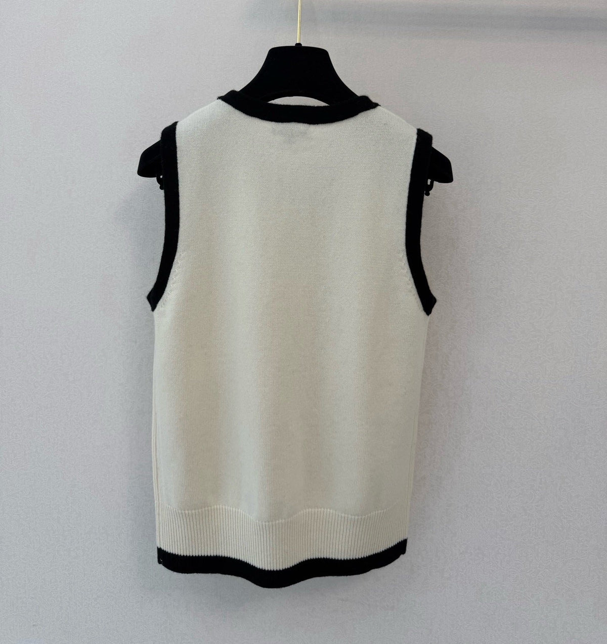 Chanel 26s Contrast Trim Knit Vest Off White 450771