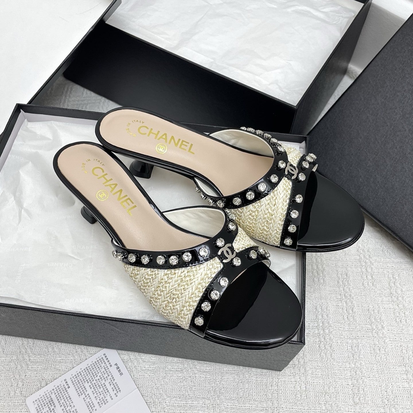 CC 25SS Slippers 5cm Light Yellow Raffia Black Patent Calfskin 338299
