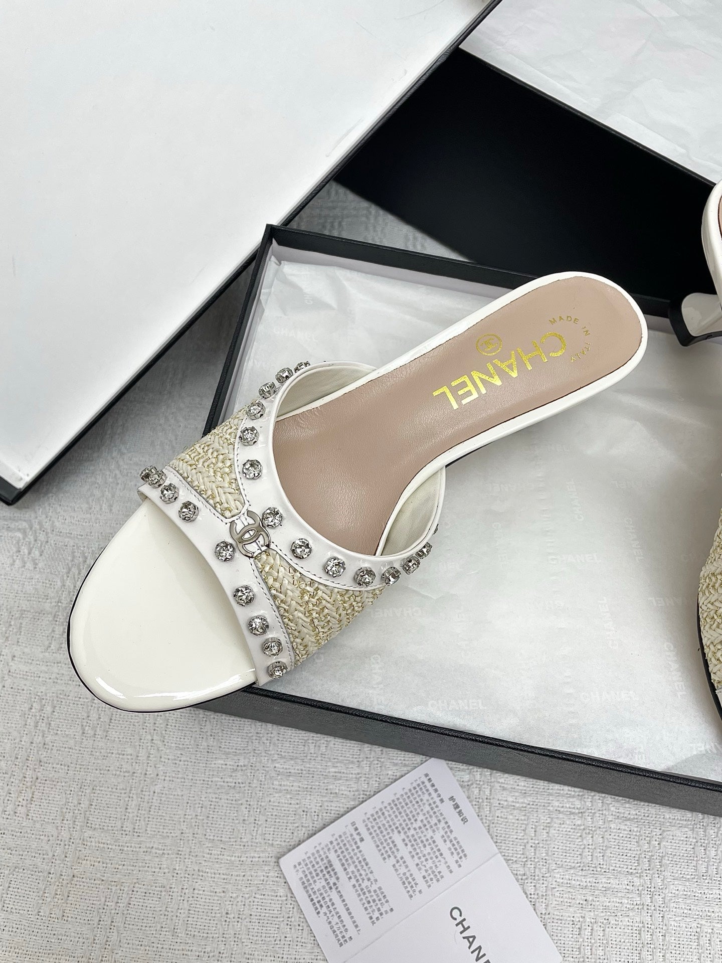 CC 25SS Slippers 5cm Light Yellow Raffia White Patent Calfskin 338301