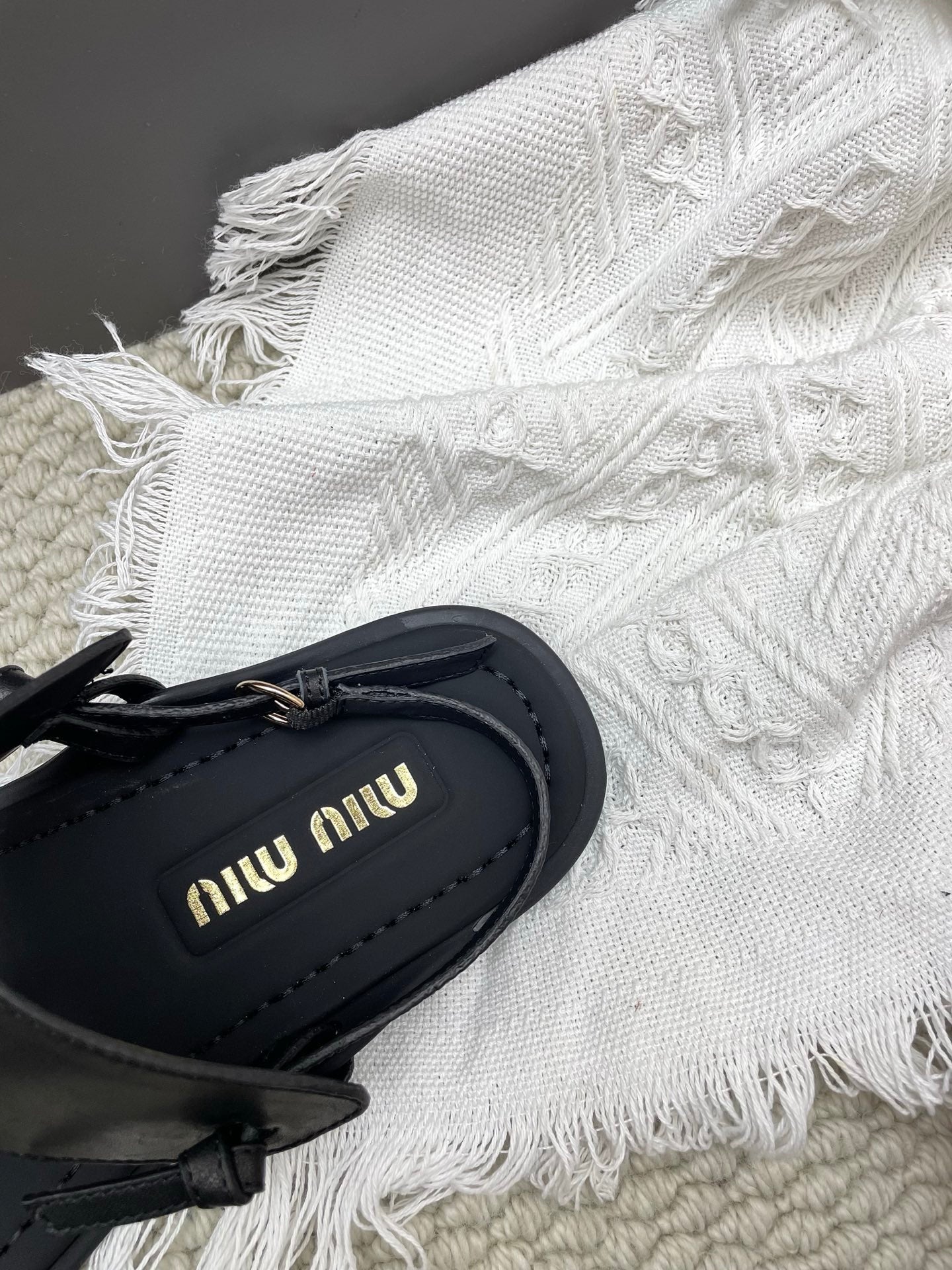 Miu 26 Flip-Flop Flat Sandals Black Leather 611340
