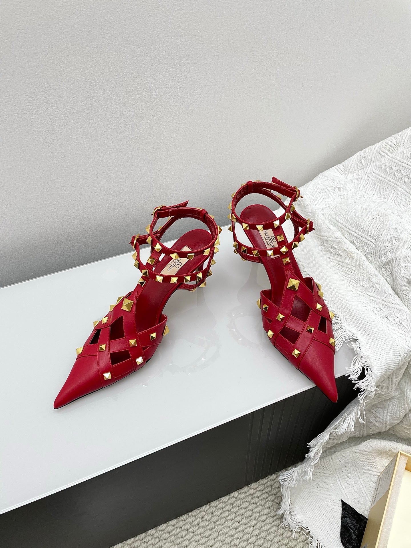 VT Studdy Kidskin Pumps 80mm Red Goatskin 611374