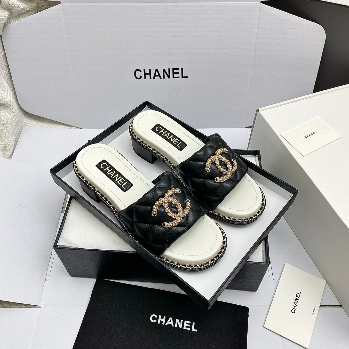 CC 26SS Black White Gold Quilted Lambskin 726542