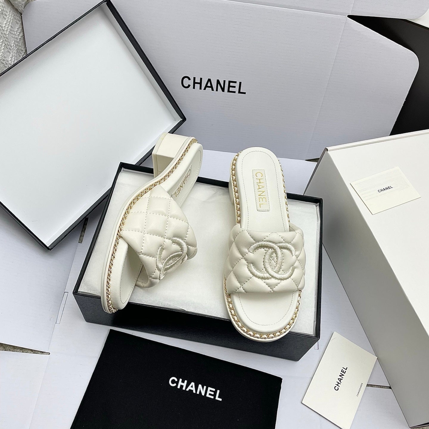 CC 26SS White Quilted Lambskin 726545