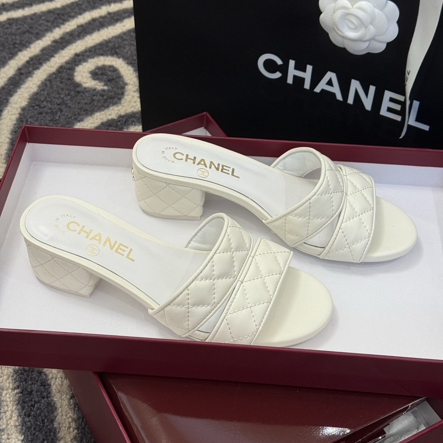 CC 25SS Honey Slippers 5cm White Lambskin 319637