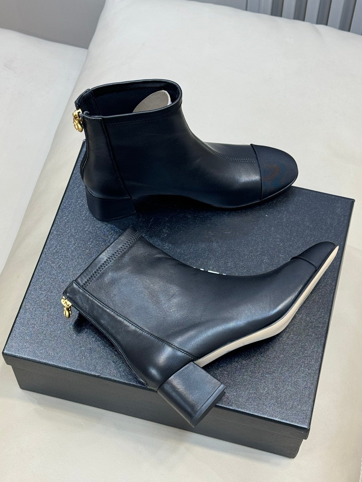 CC 26FW Ankle Boot Black Sheepskin Fabric 621274