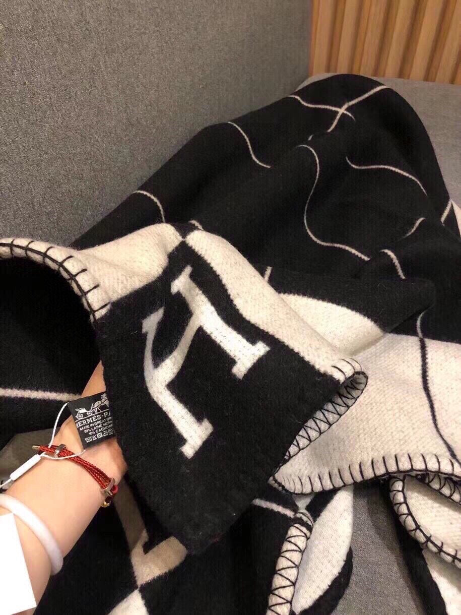 Hermes 26s Avalon Blanket 135x170cm Black Wool 528110