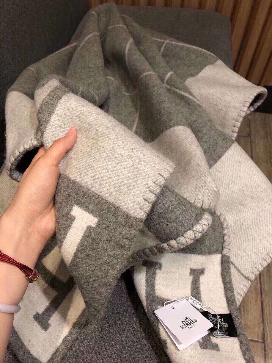 Hermes 26s Avalon Blanket 135x170cm Grey Wool 528111