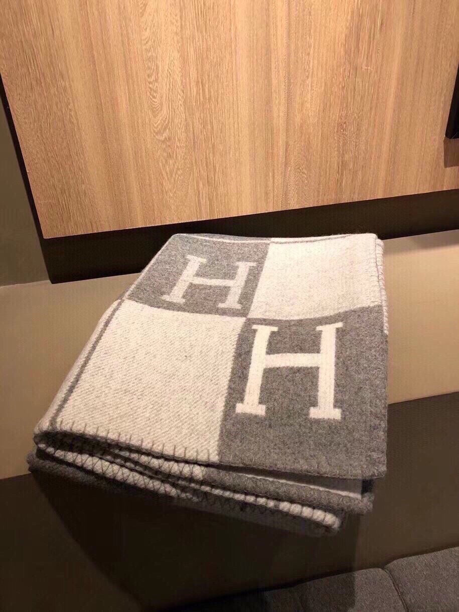 Hermes 26s Avalon Blanket 135x170cm Grey Wool 528111