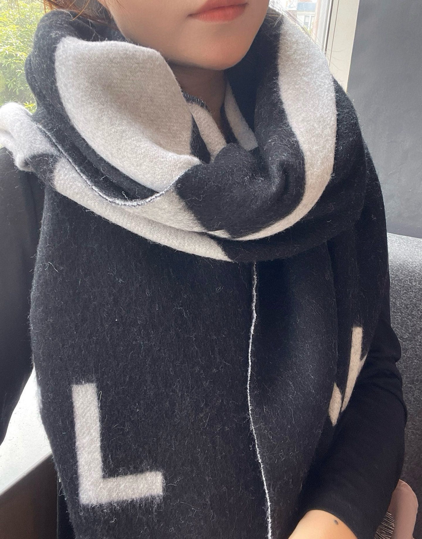 CC Large Double C Scarf 200cm Black White Cashmere 150400