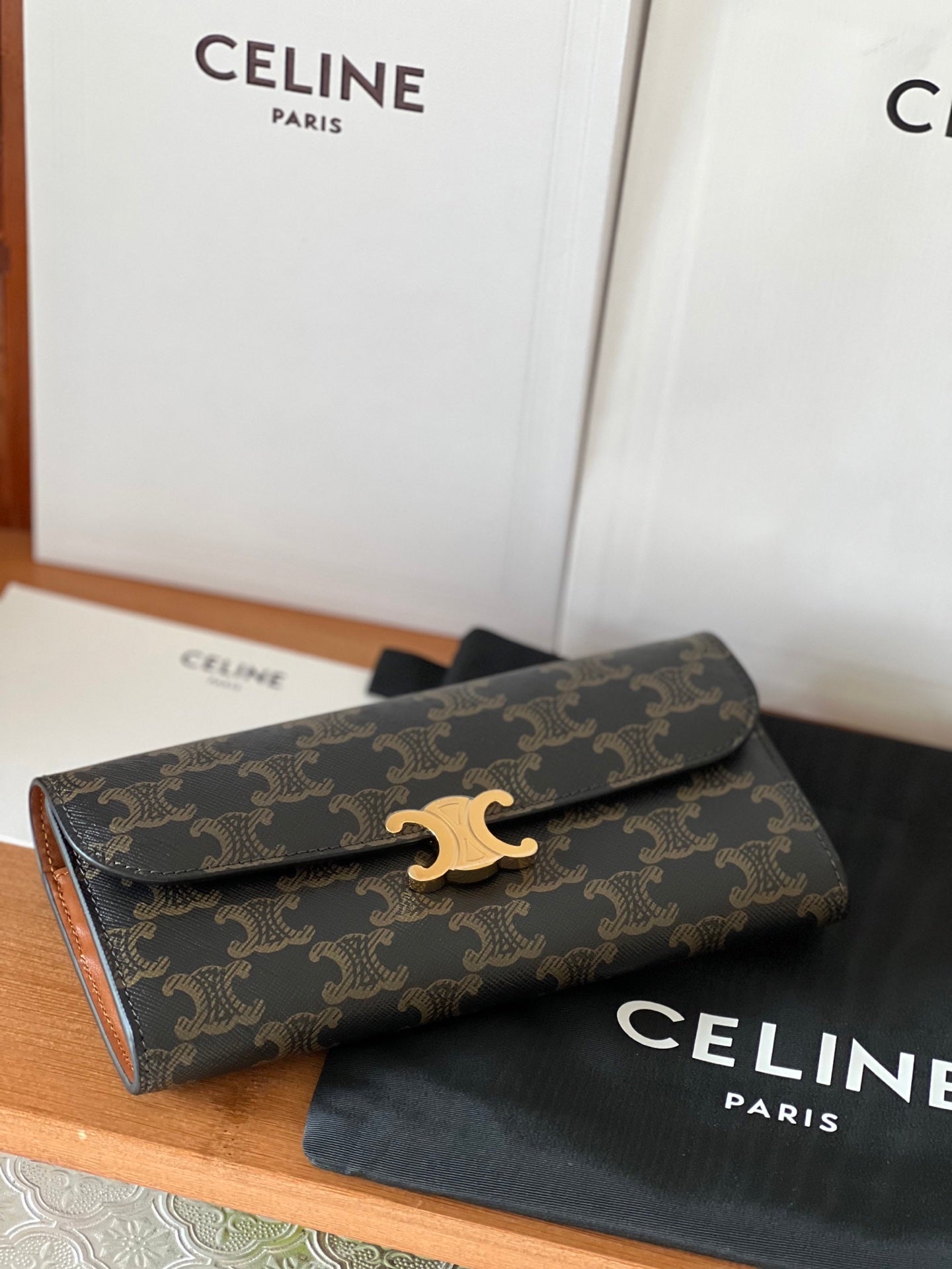 TRIOMPHE Flap Wallet Card Holder 19cm Tan Black Cafskin