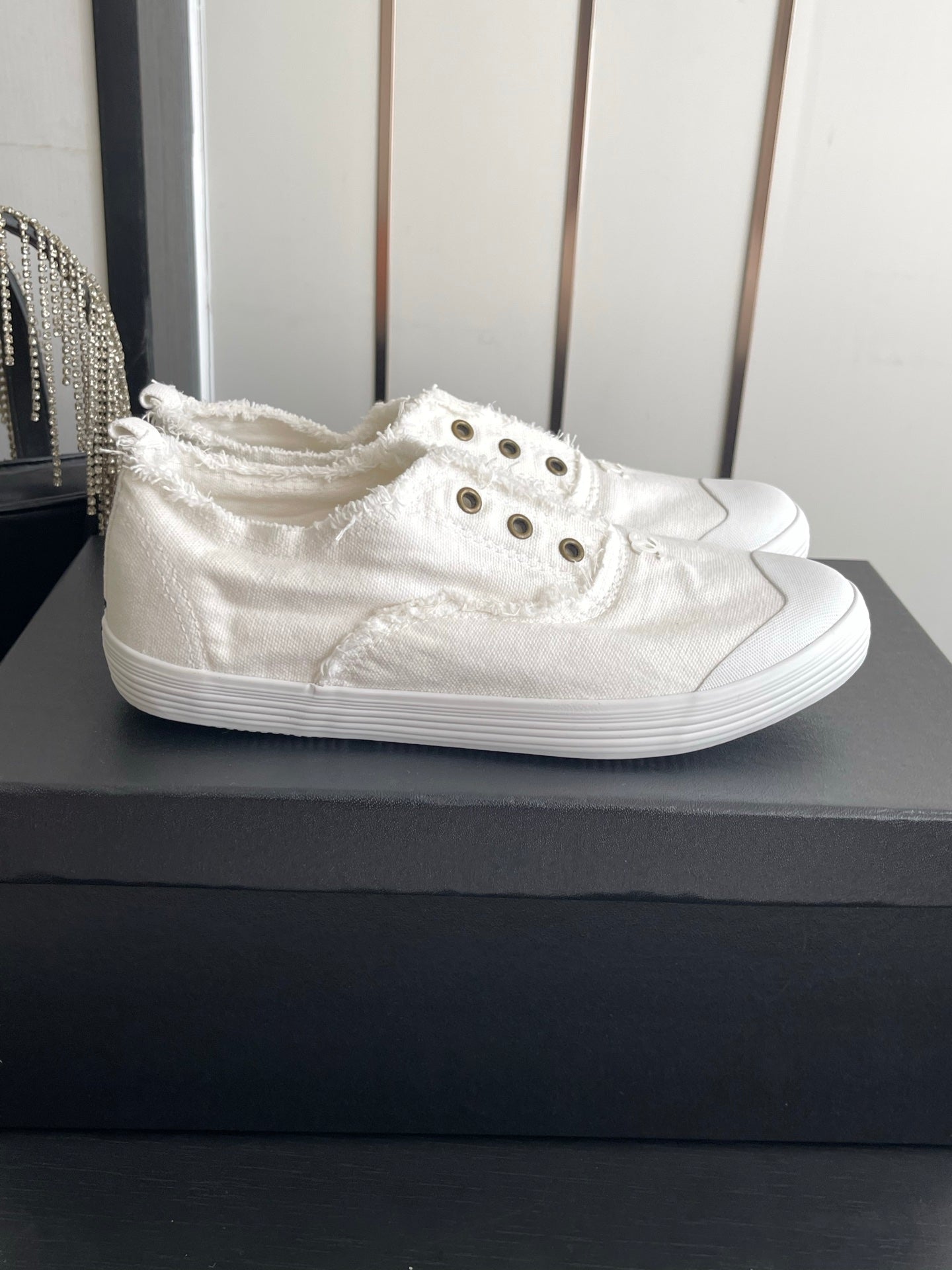 CC 26s Laceless Canvas Sneakers White Canvas 945159