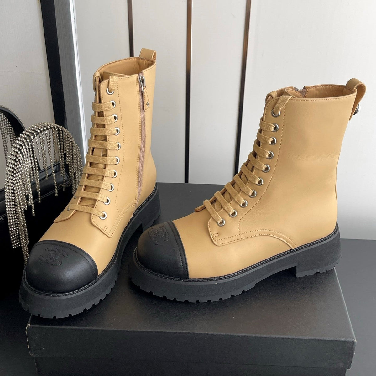 CC 26s Lace Up Combat Boots Beige Black Leather 110189