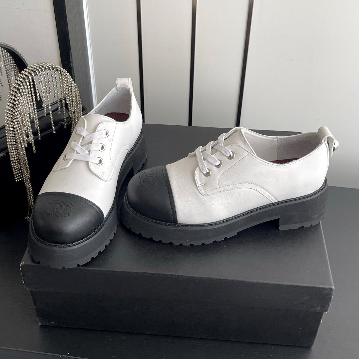 CC 26s Lace Up Oxford White Black Leather 110193