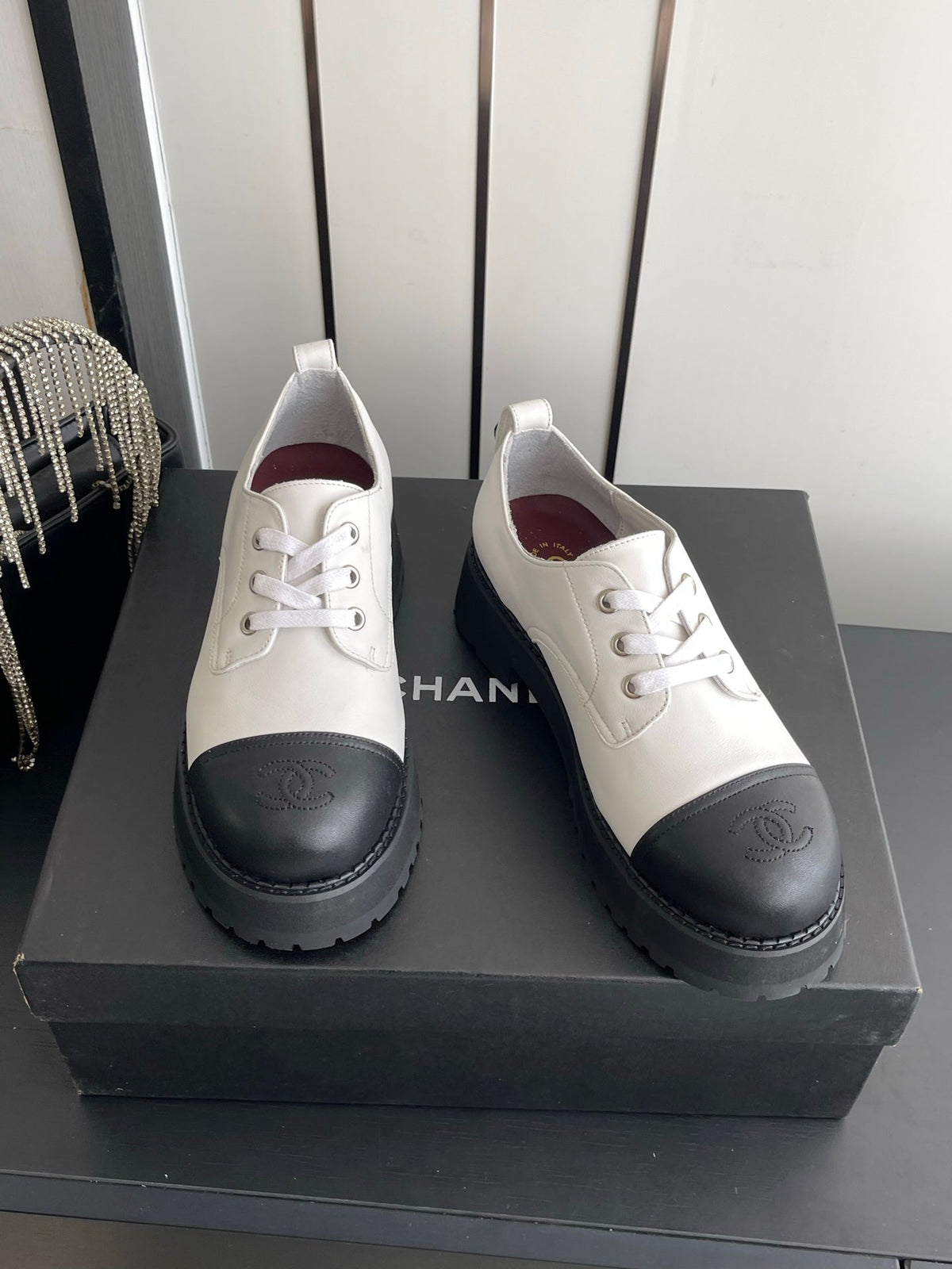 CC 26s Lace Up Oxford White Black Leather 110193