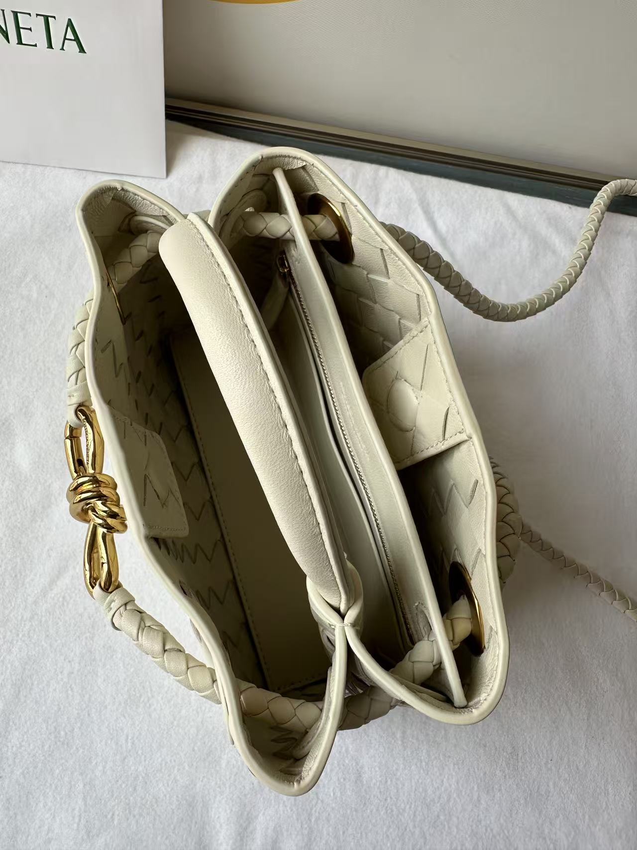 BV Small Andiamo Bag 20cm Ecru Intrecciato Leather 291450