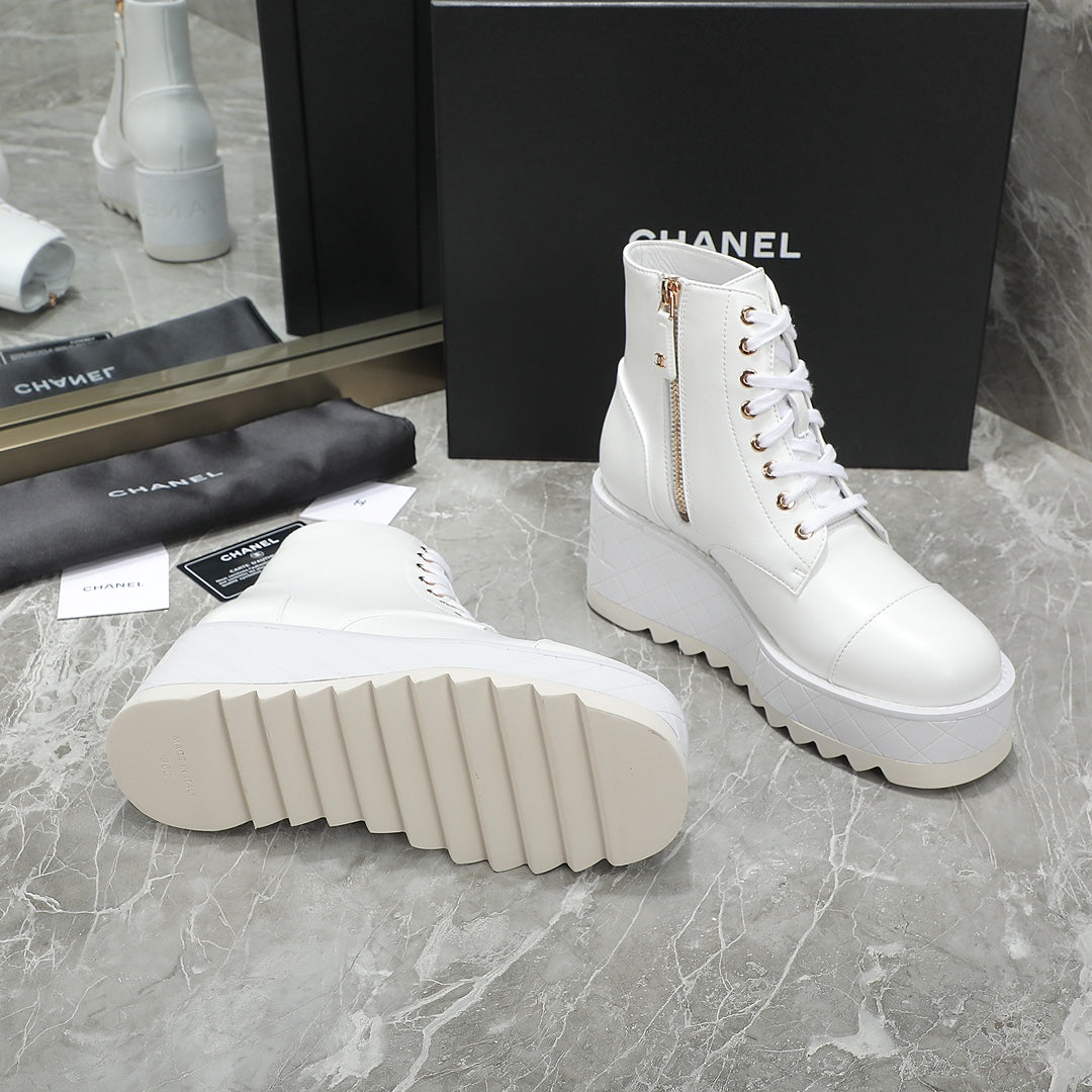 CC 24 Interlocking Logo Combat Boots 100mm White Lambskin 432650