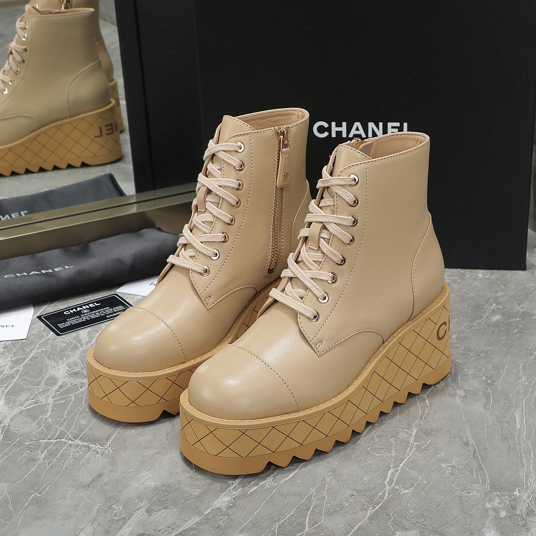 CC 24 Interlocking Logo Combat Boots 100mm Beige Lambskin 432651