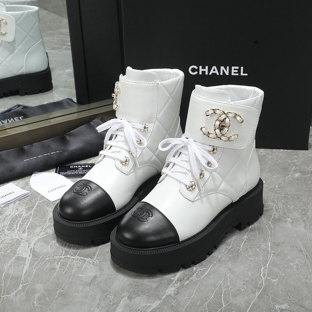 CC Interlocking Logo Combat Boots In Black White Quilted Lambskin 432655