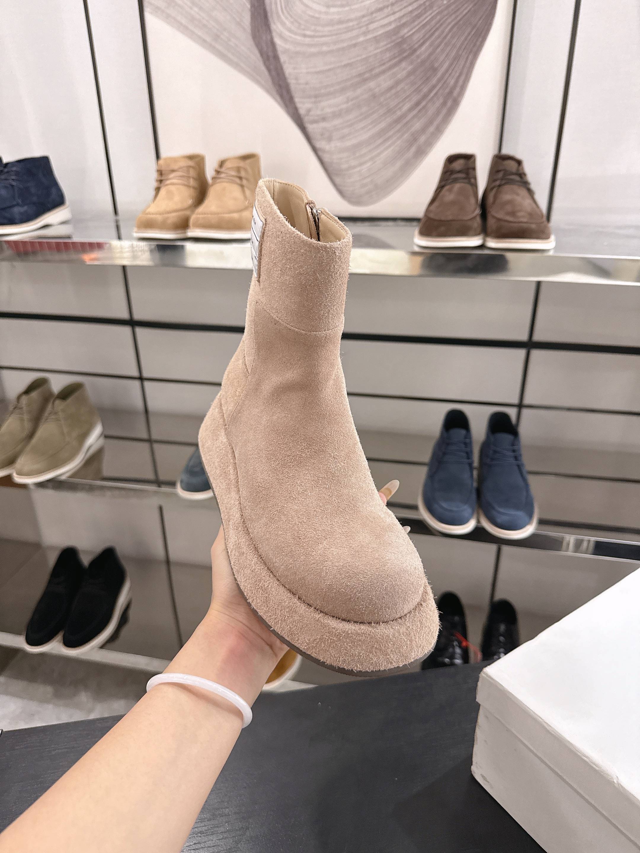 The Row SS2025. Boots  Brown Suede 543372