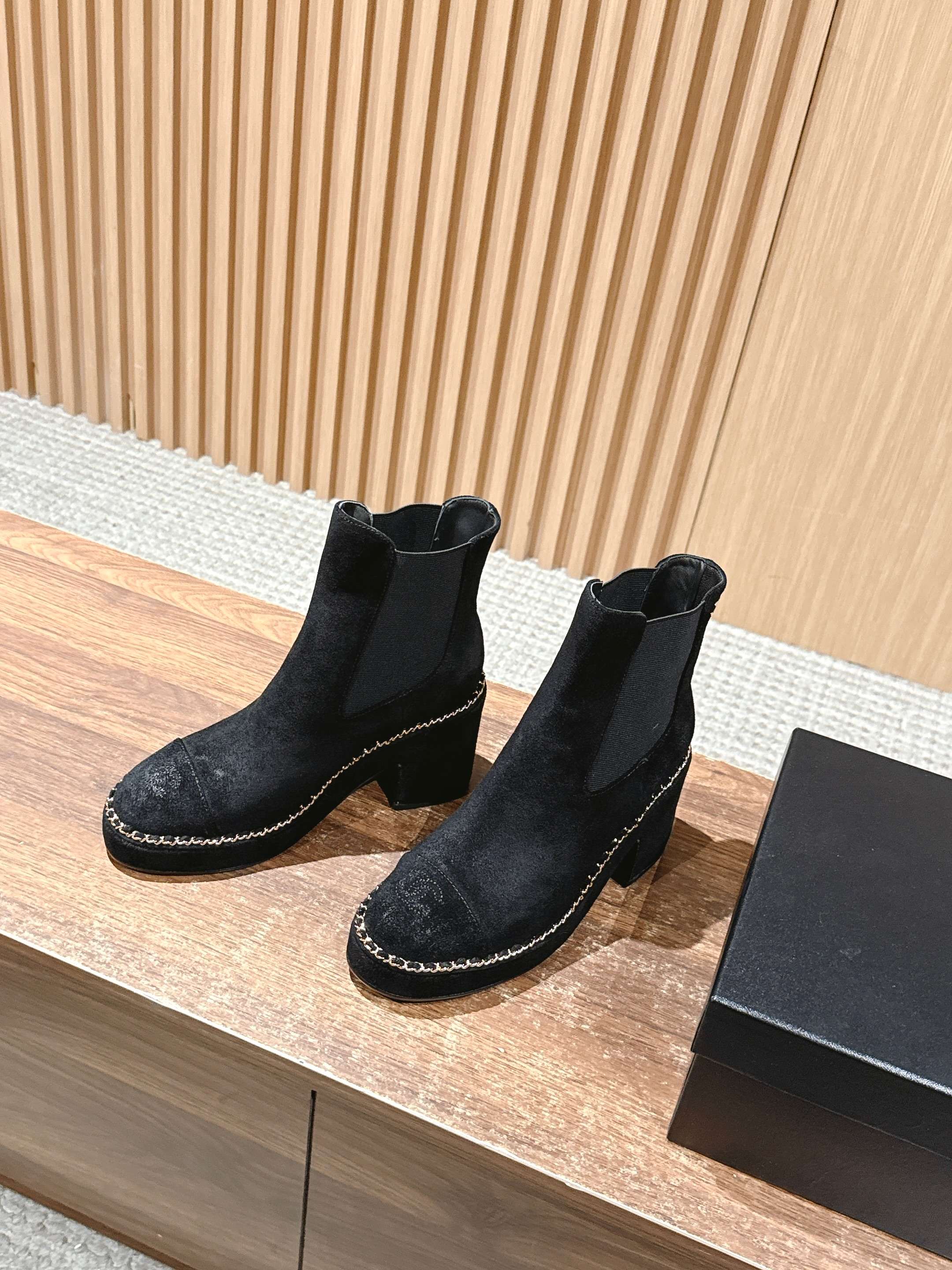 CC 25 Chelsea Ankle Boots With Chain 85mm Black Suede 428222