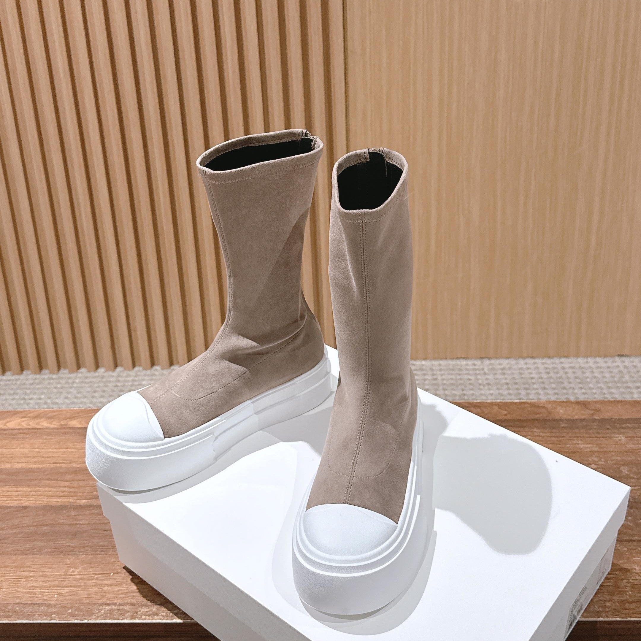 The Row Thick-soled Classic Round Toe Stretch Boots Light Brown White Suede 444174