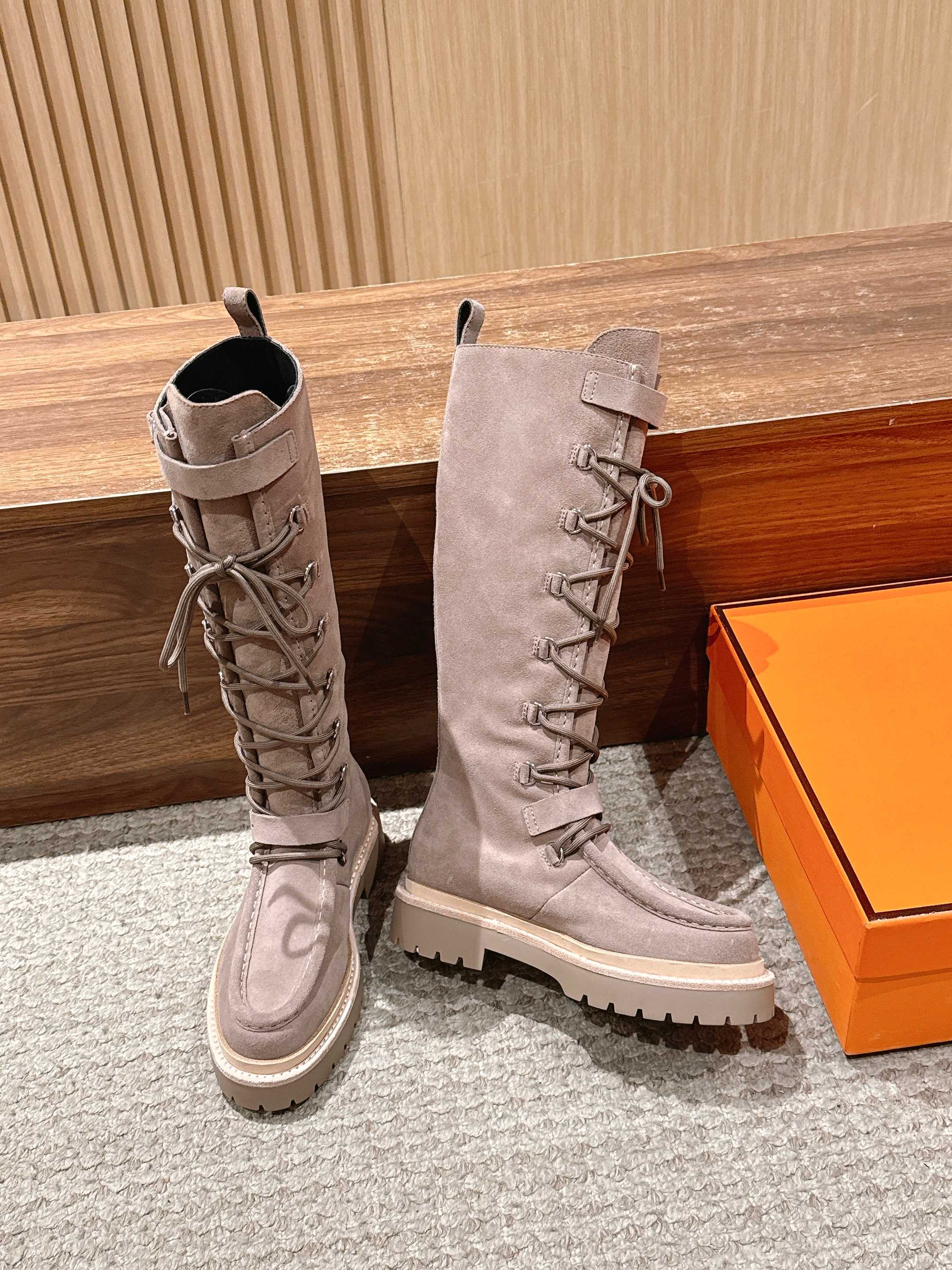 HM 25 High Boots Light Taupe Suede 512532