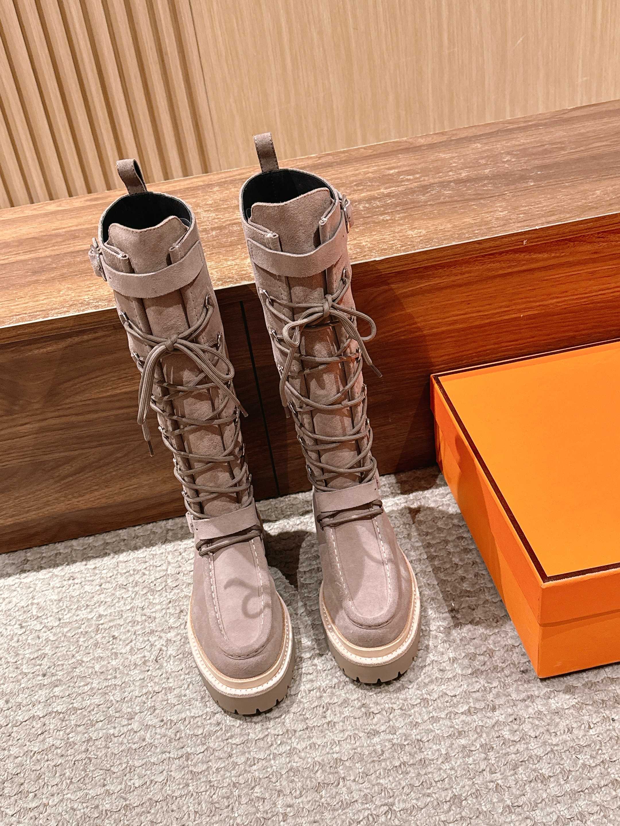 HM 25 High Boots Light Taupe Suede 512532