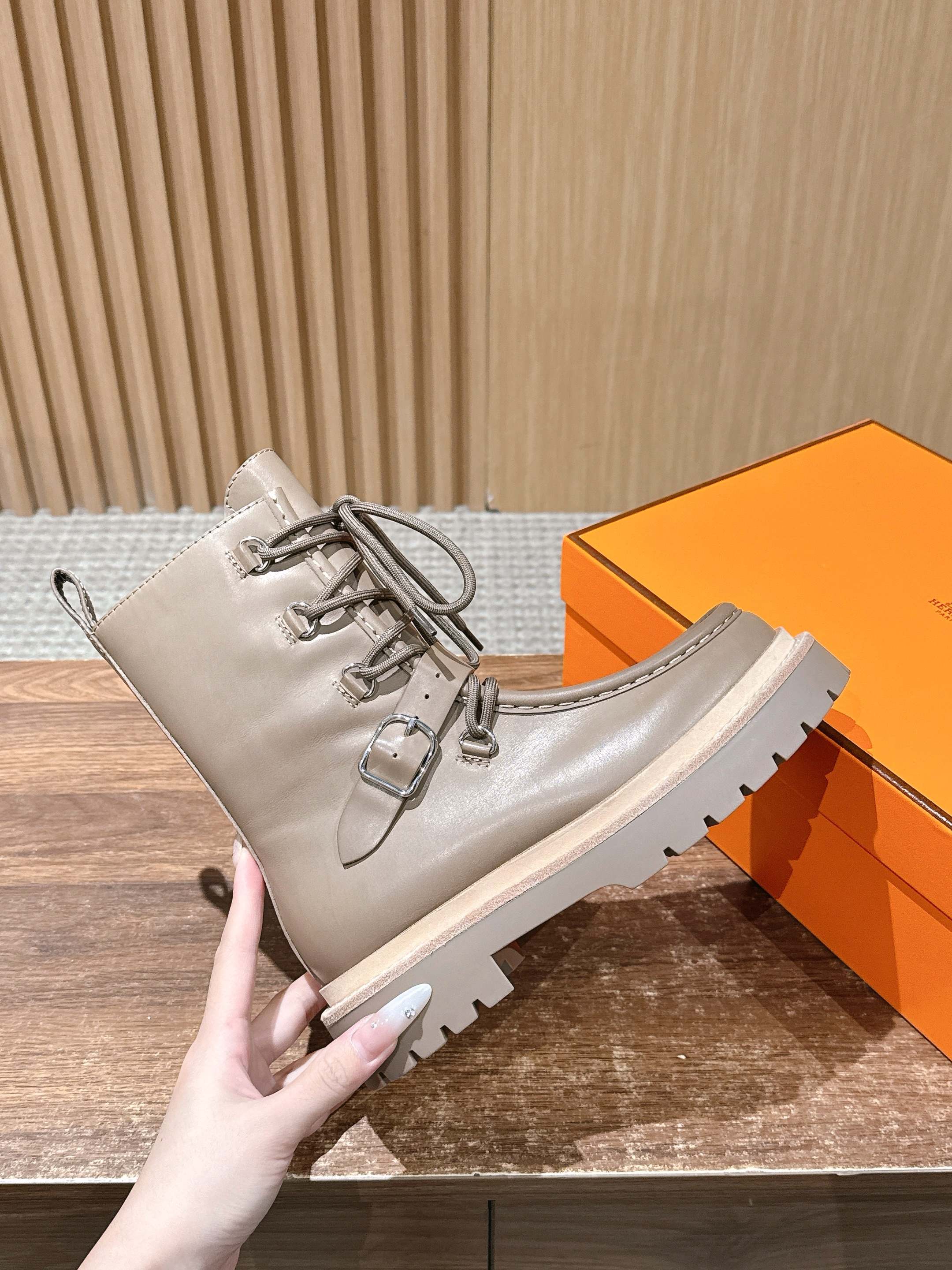 HM 25 Boots Taupe Calfskin 512539