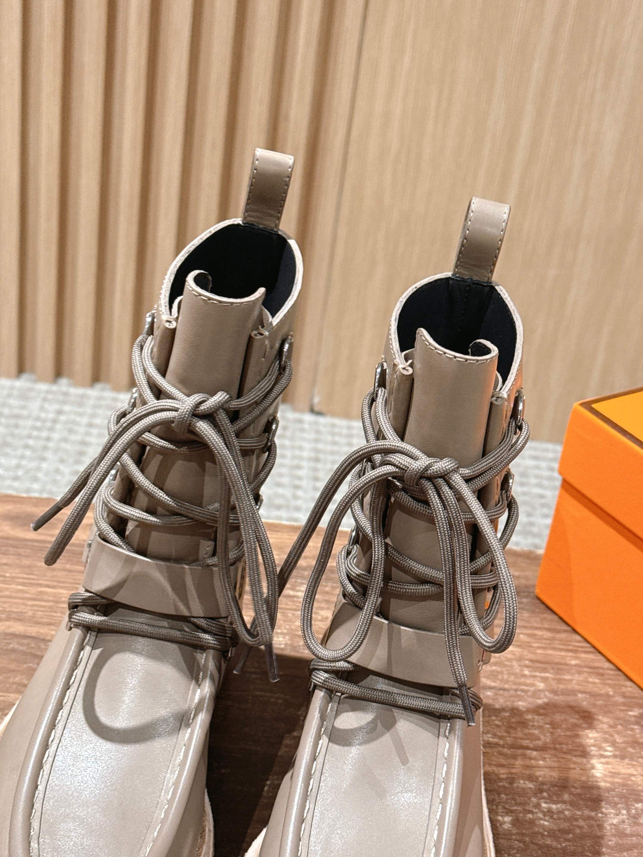 HM 25 Boots Taupe Calfskin 512539