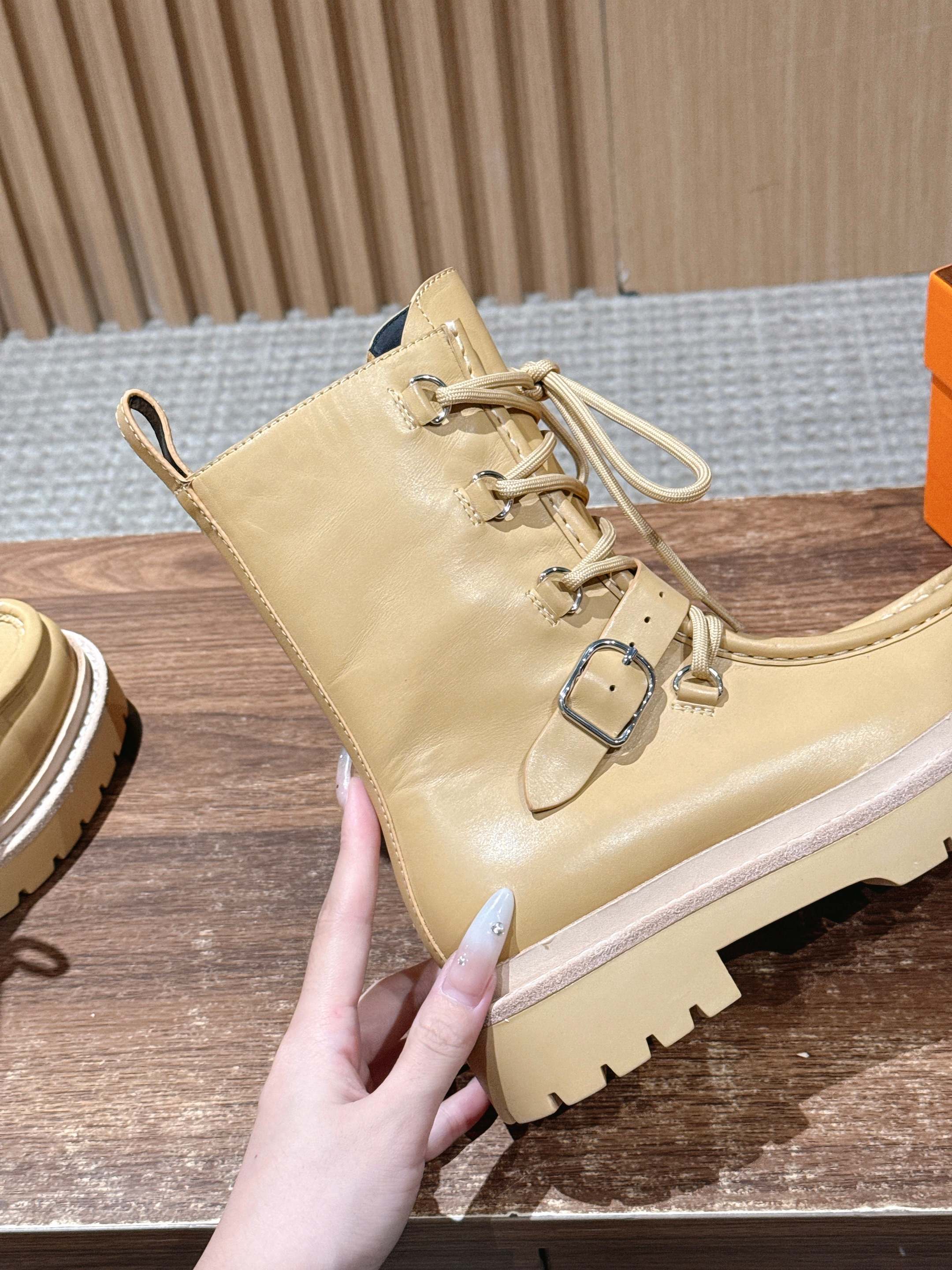 HM 25 Boots Beige Calfskin 512540