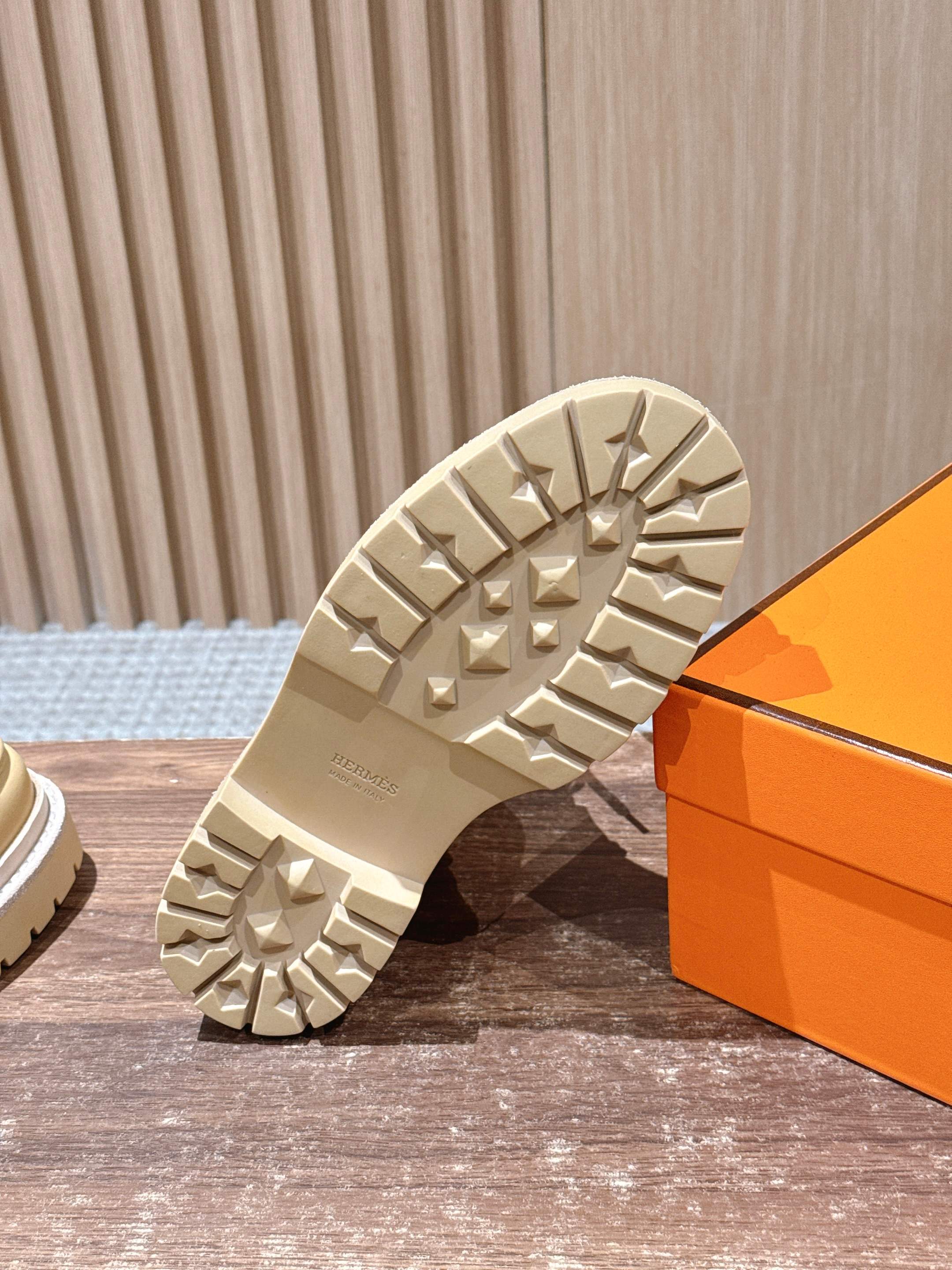 HM 25 Boots Beige Calfskin 512540