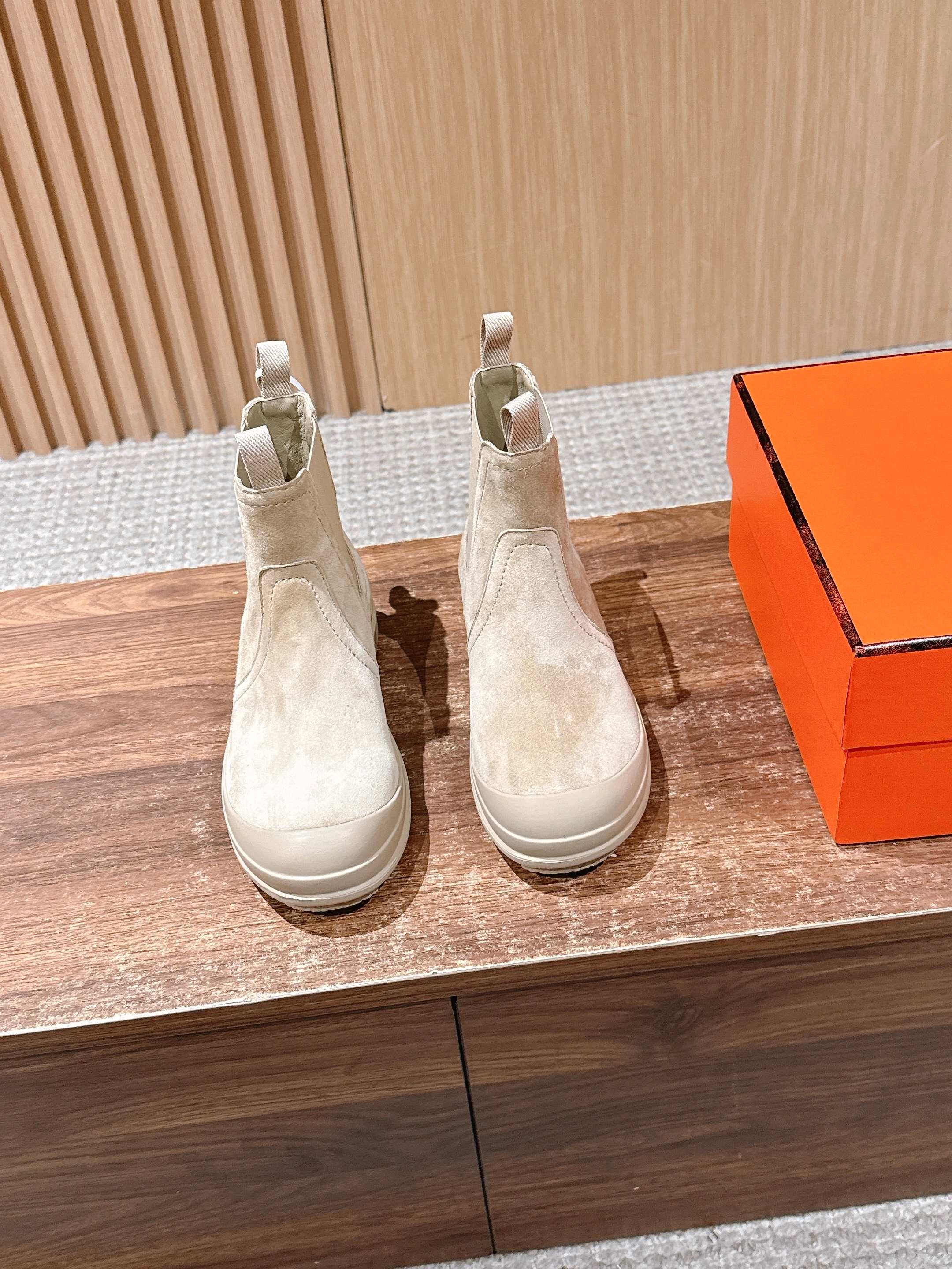 HM 25 Chelsea Ankle Boots Beige Suede 512547