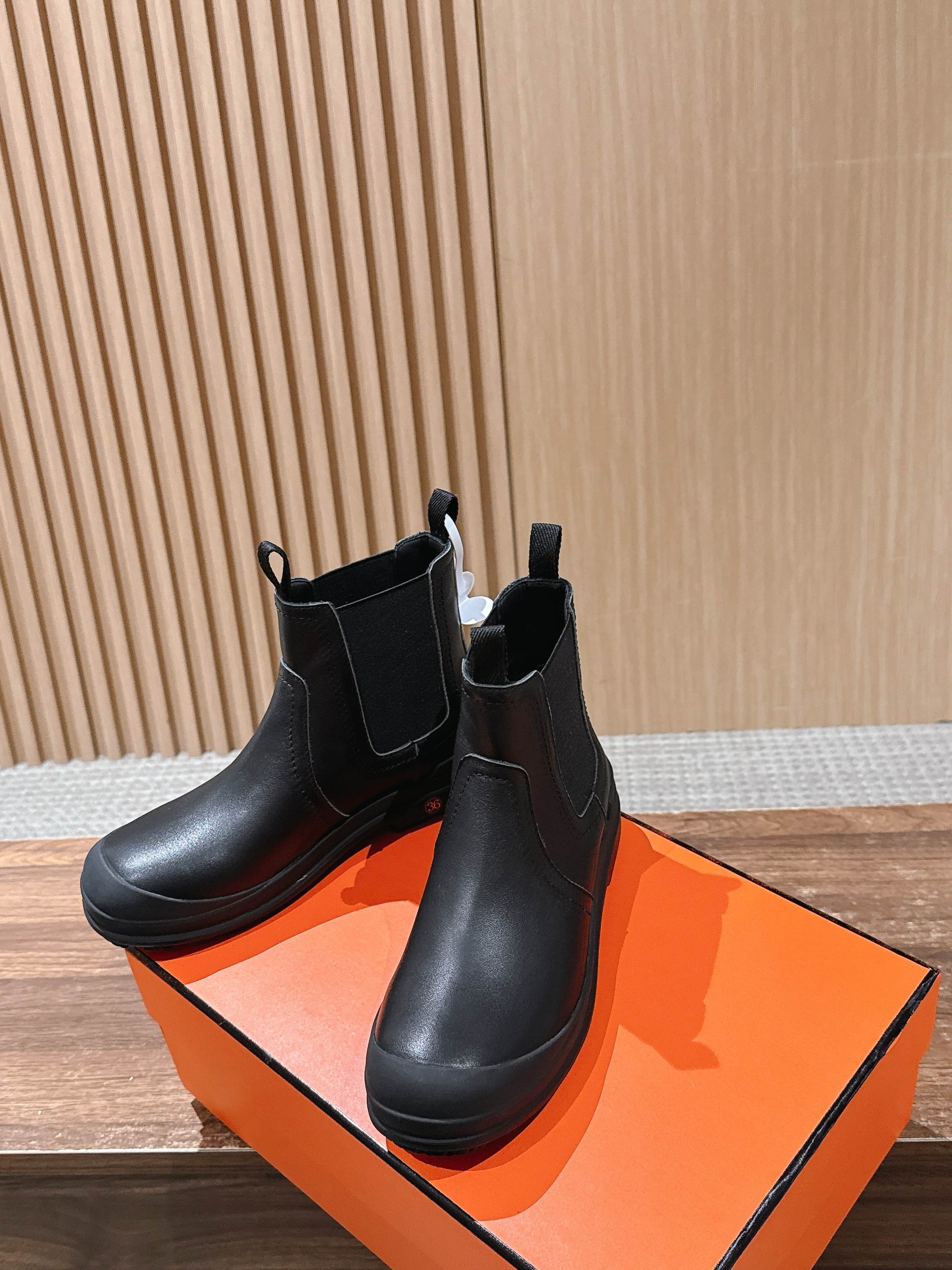 HM 25 Chelsea Ankle Boots Black Sheepskin 512548