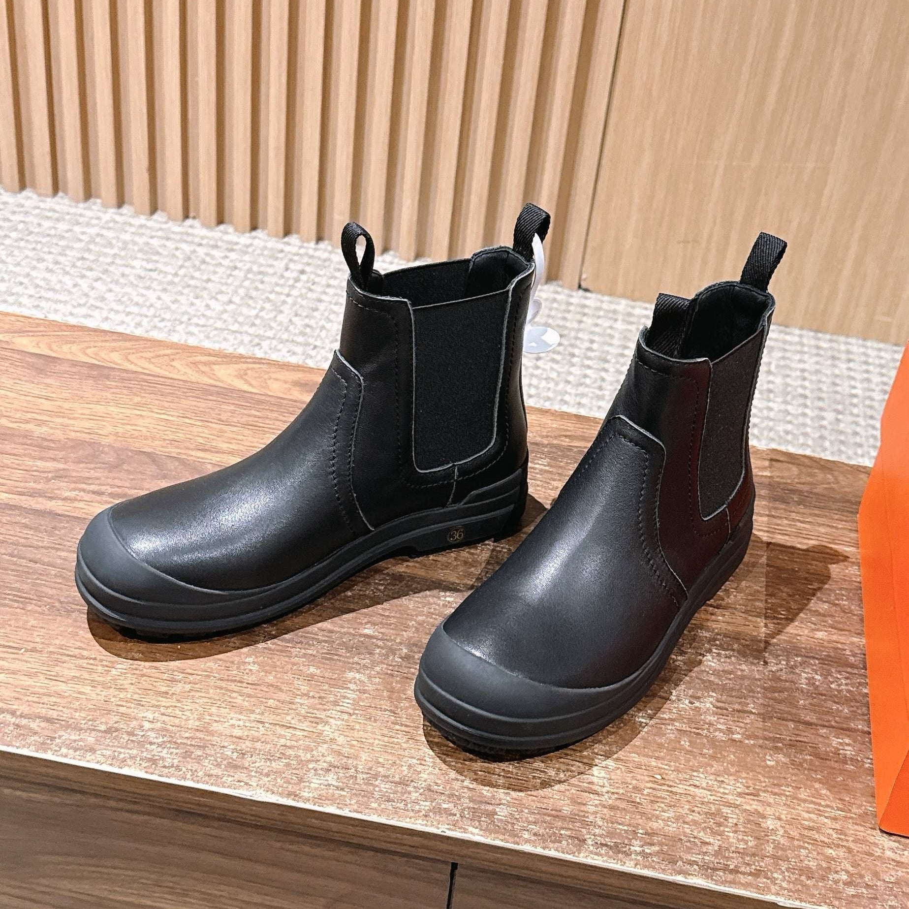 HM 25 Chelsea Ankle Boots Black Sheepskin 512548