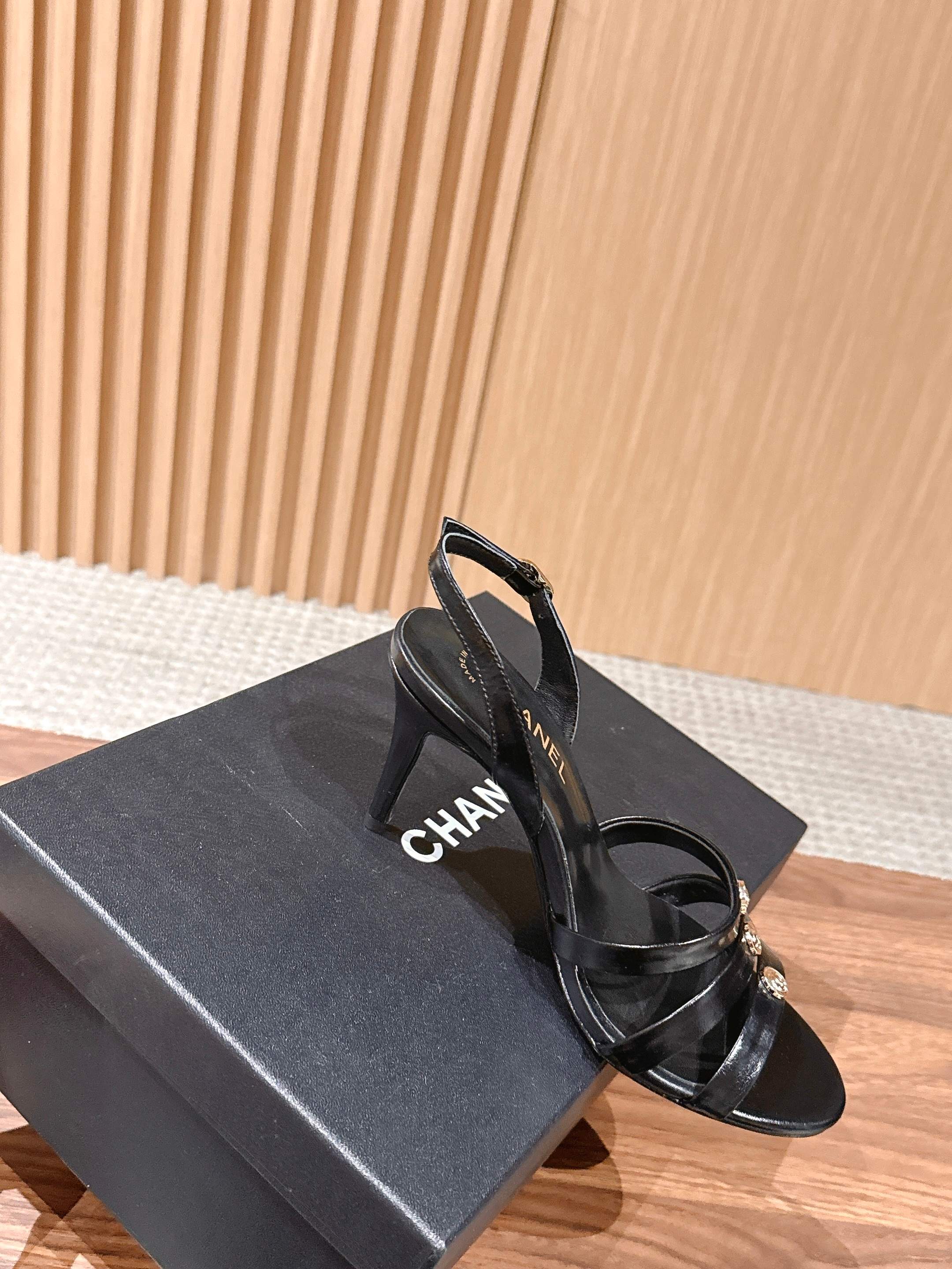 CC 26SS Sandal With Stud 8.5cm Black Elephant Leather 692564