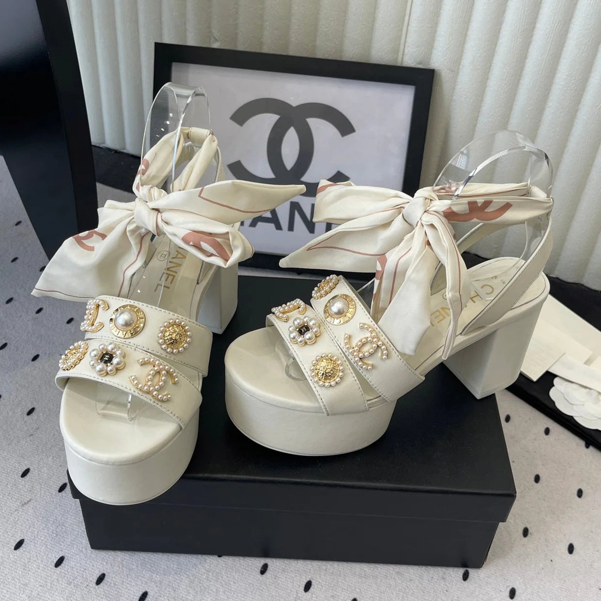 CC 26s Platform Sandals 75 White Sheepskin Mixed Gold Charm 650089