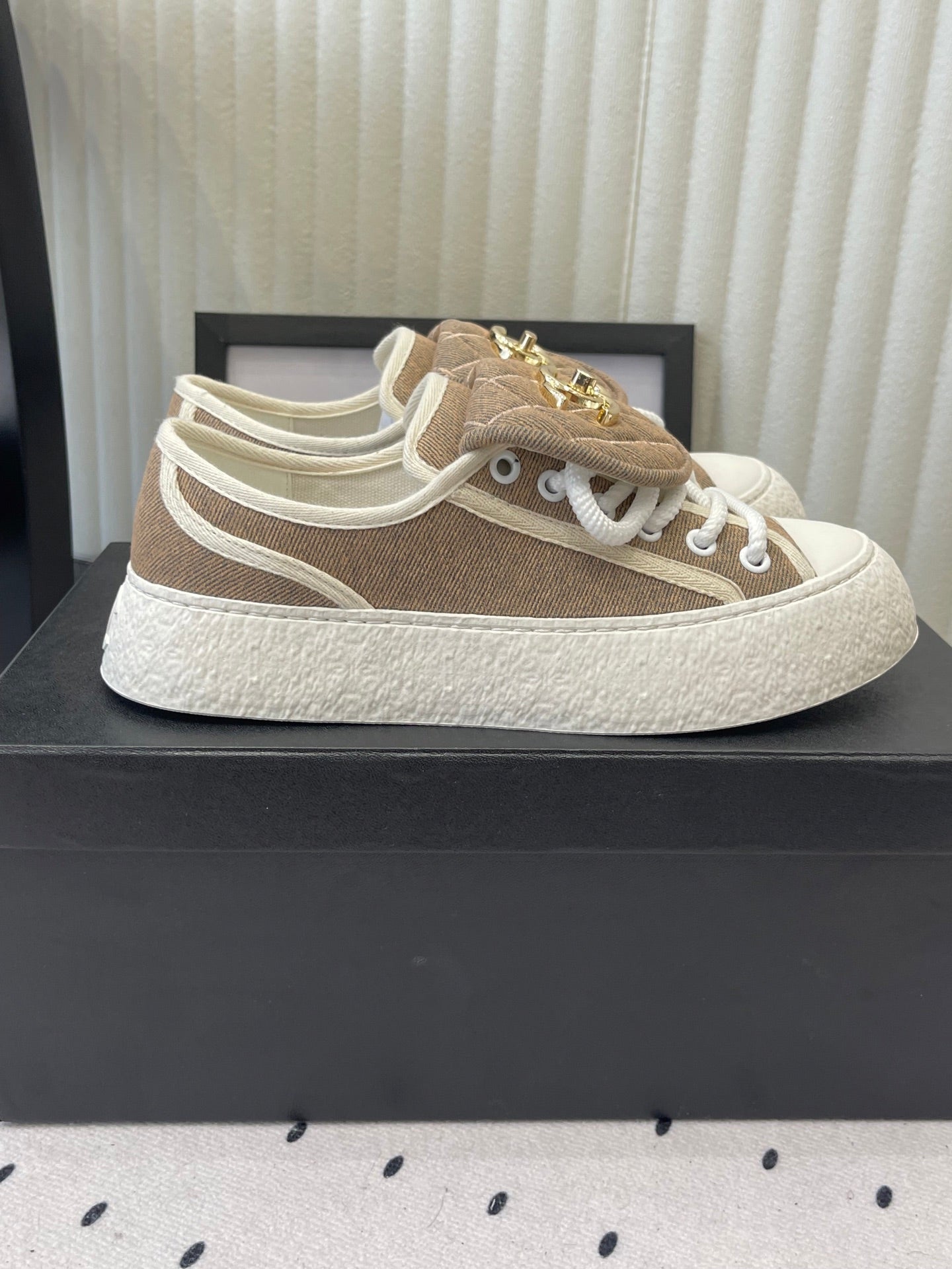 CC 2026s Sneakers Khahi White Denim Leather 720088