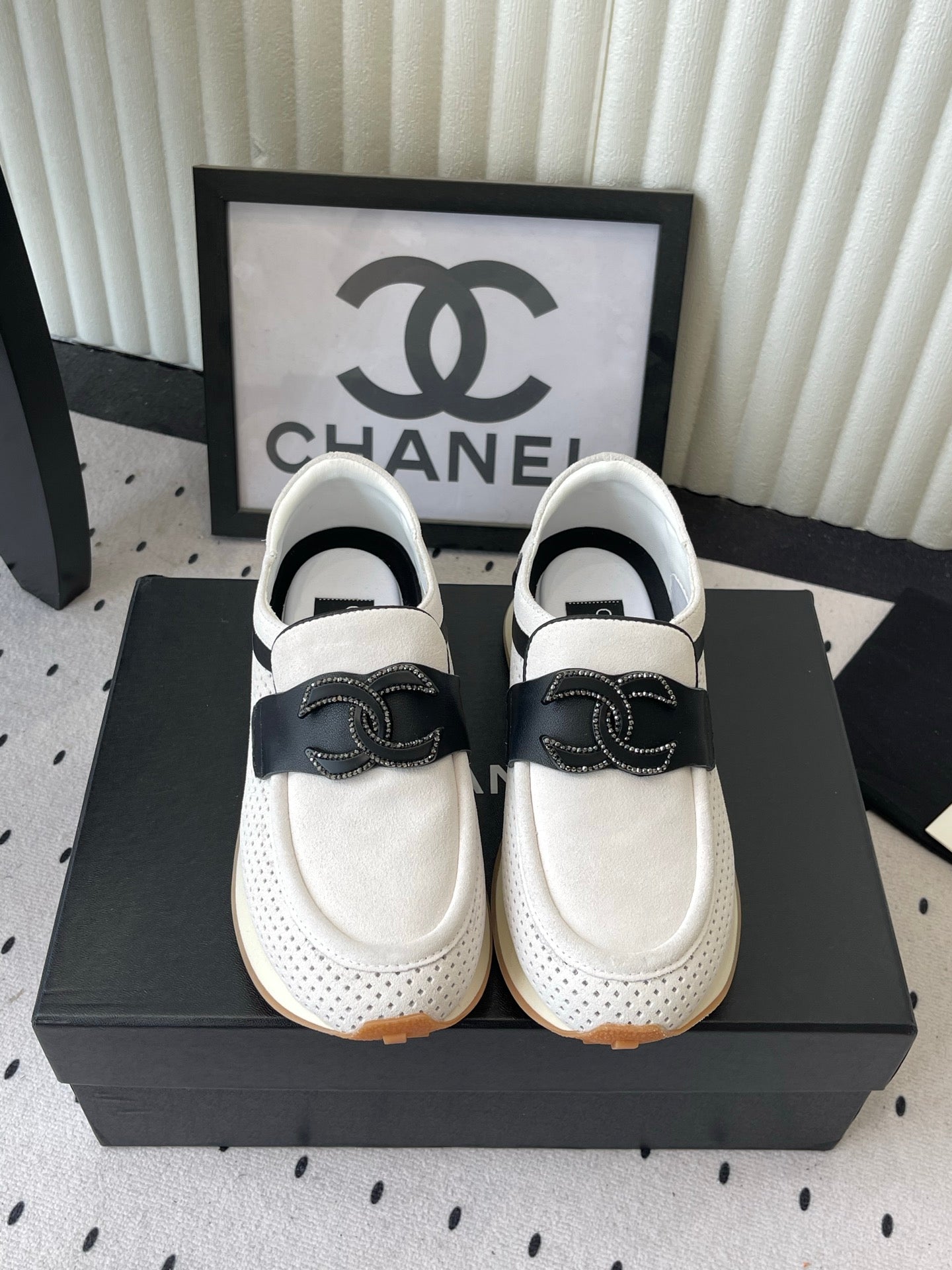 CC 26s Casual Sneakers White Suede 892524