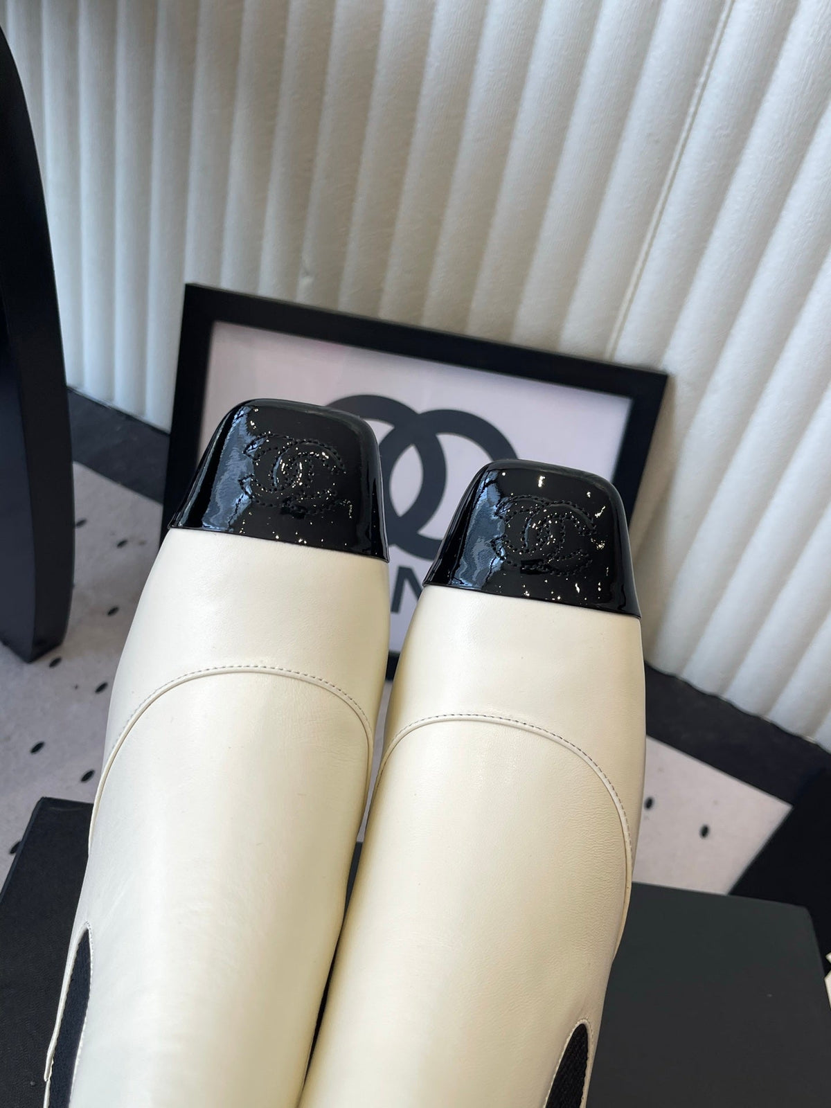 CC 26s Chelsea Ankle Boots 6cm Cream Sheepskin SHW 105781