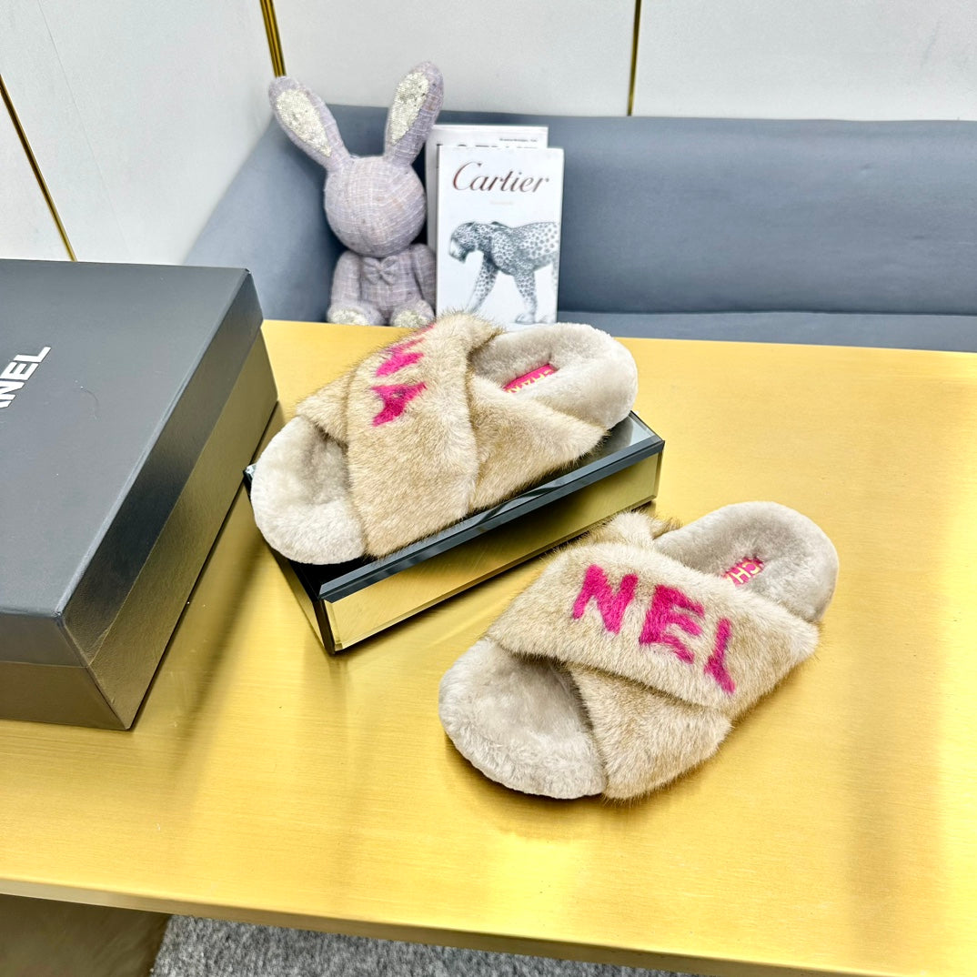 CC 26s Crisscross Sandals Beige Pink Shearling 139993