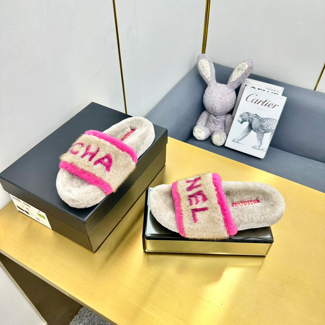 CC 26s Sandals Beige Pink Shearling 139996
