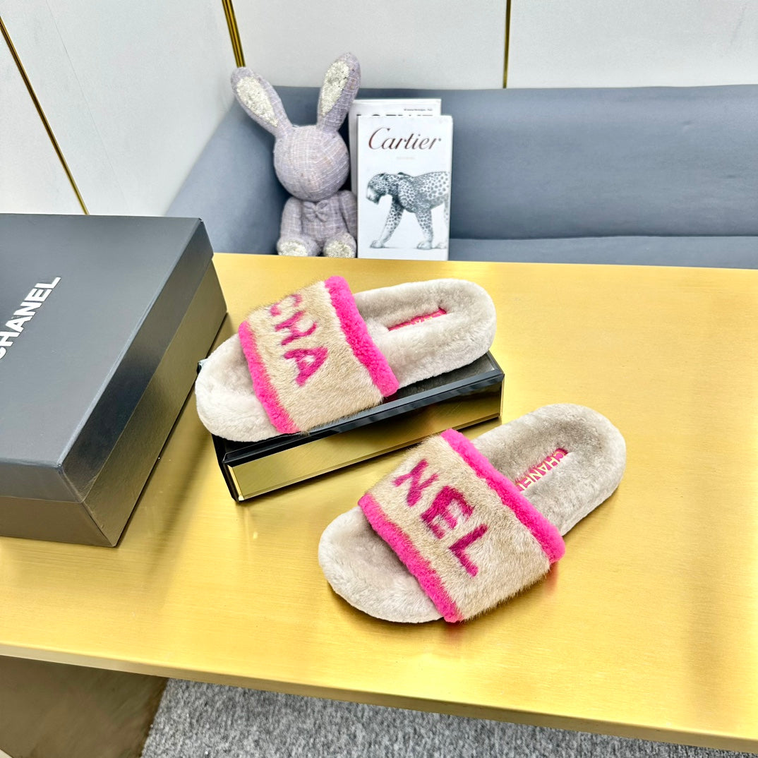 CC 26s Sandals Beige Pink Shearling 139996
