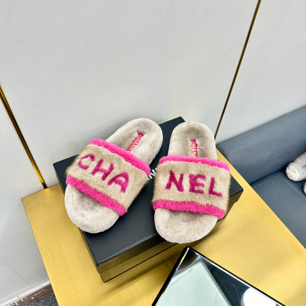 CC 26s Sandals Beige Pink Shearling 139996