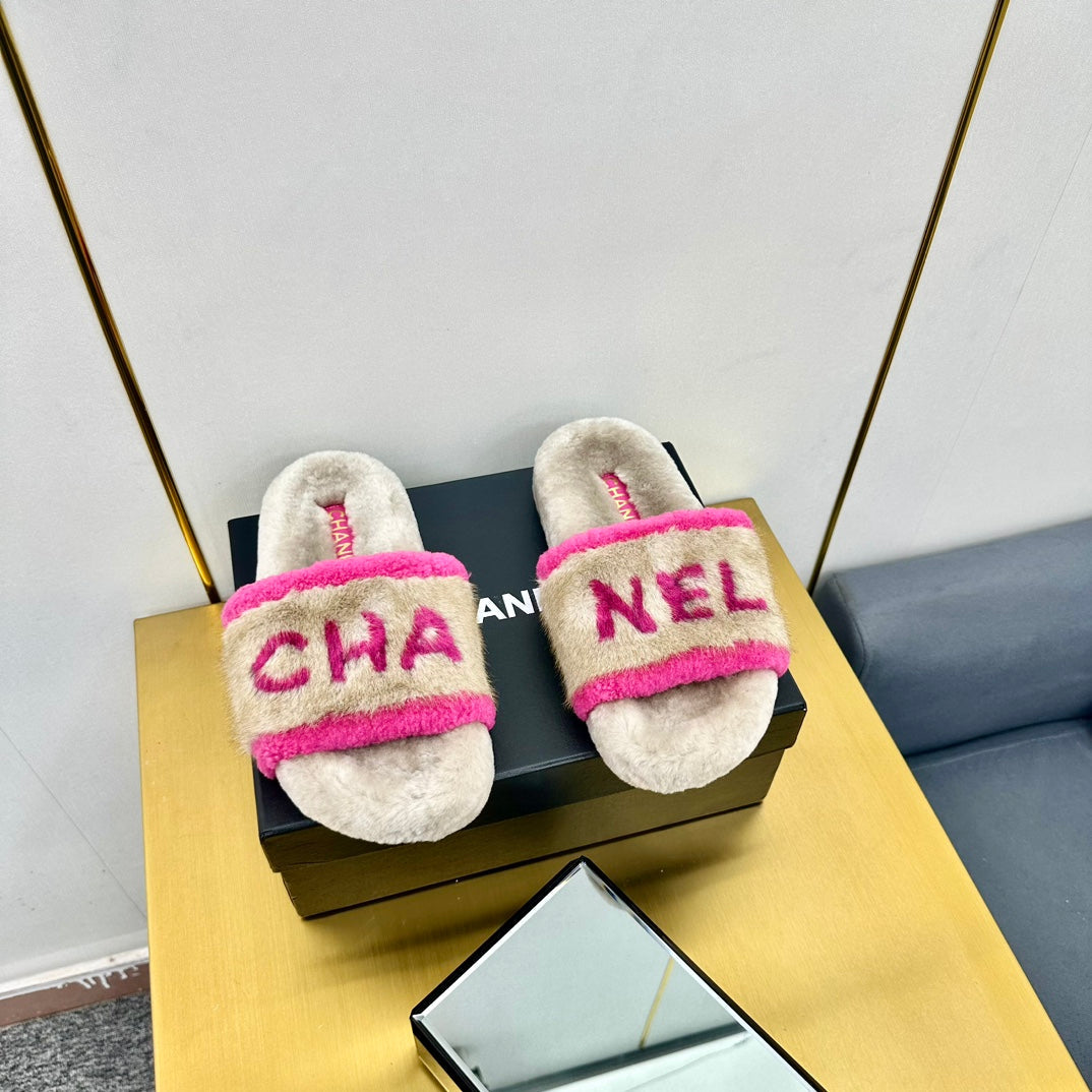 CC 26s Sandals Beige Pink Shearling 139996
