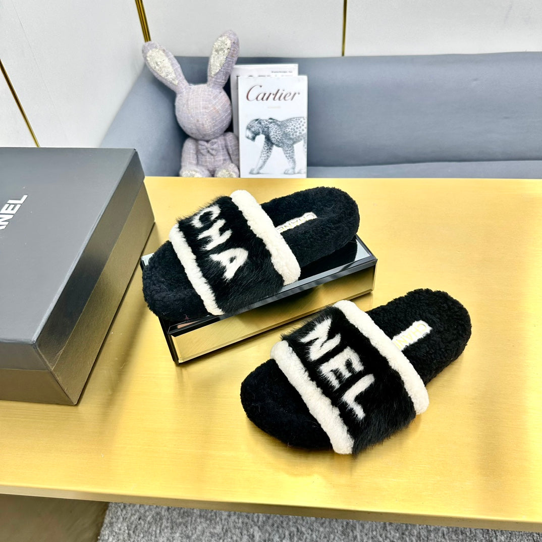 CC 26s Sandals Black White Shearling 139999