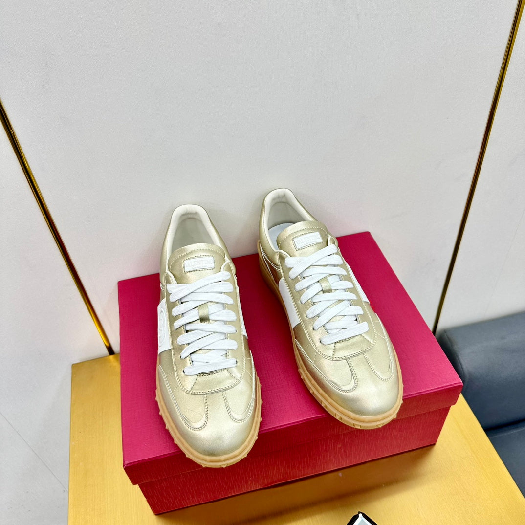 VT 26s Upvillage Sneakers Gold White Suede Leather 927023